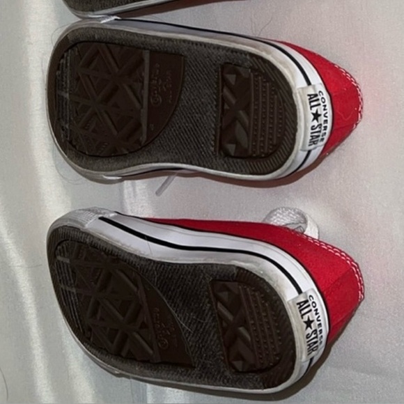 Red toddler Converse size 6. - Picture 2 of 4